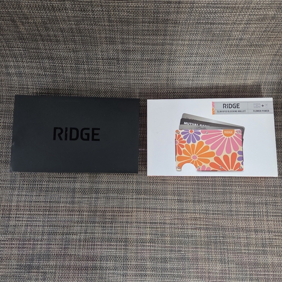 Ridge: "Flower Power" Slim RFID Blocking Wallet.  New In Box. - Picture 2 of 4